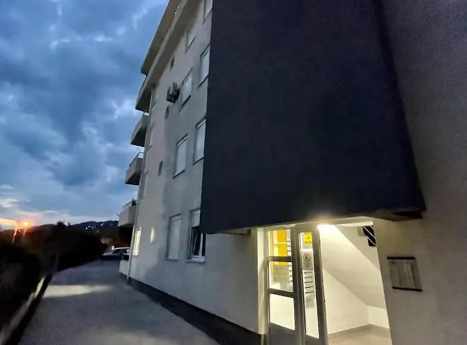 Bar hotels near Svetionik
