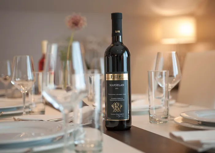 Petrovac hotels near Kastio castle