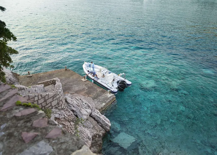 Sveti Stefan hotels near Merit Casino Royal Splendid