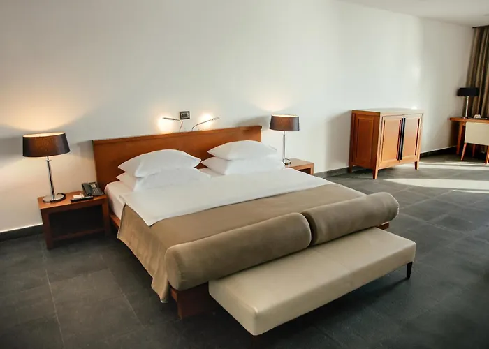 Budva Hotels With Pool near Altstadt Budva