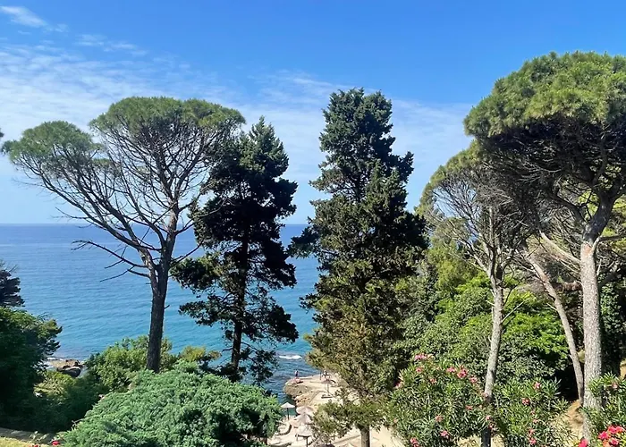 Ulcinj hotels near Rock