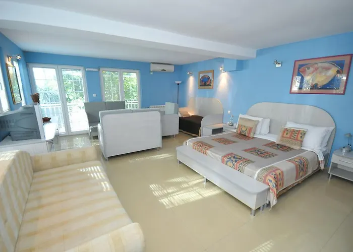 Budva hotels near Club Ambiente